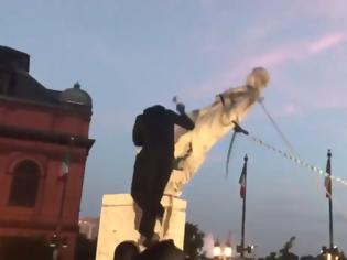 Φωτογραφία για ΗΠΑ: Διαδηλωτές «κατέβασαν» άγαλμα του Χριστόφορου Κολόμβου στη Βαλτιμόρη