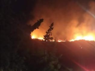 Φωτογραφία για Περιορίζεται η πυρκαγιά στο Πέραμα: