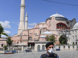 Φωτογραφία για Αγιά Σοφιά: Η Τουρκία αποκλείει το κτήριο - Προετοιμασίες για μουσουλμανική προσευχή
