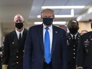 Φωτογραφία για Τραμπ φόρεσε μάσκα δημόσια για πρώτη φορά