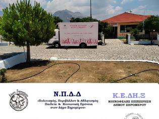 Φωτογραφία για Η κινητή μονάδα μαστογραφίας της Ελληνικής Αντικαρκινικής Εταιρείας στην πλατεία του Μύτικα.