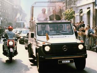 Φωτογραφία για Mercedes-Benz G-Class: Το αγαπημένο off road αυτοκίνητο του Πάπα