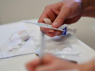 Φωτογραφία για Κοροναϊός : Πρώτο στην κούρσα το εμβόλιο της Οξφόρδης – Αύριο σημαντικές ανακοινώσεις