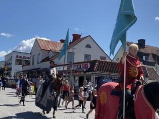 Φωτογραφία για «Σταυροφορία» στη Σουηδία: «Ιππότες» επιβλέπουν τα μέτρα για τον κορωνοϊό