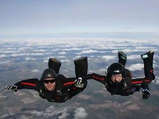 Φωτογραφία για Απίστευτη ιστορία της Βικτόρια Σίλιερς: Η ελεύθερη πτώση από τα 3.000 πόδια