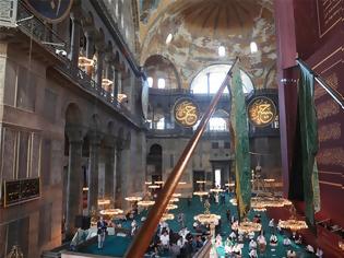 Φωτογραφία για Ιστορική βεβήλωση: Στην Αγιά Σοφιά προσευχήθηκε ο Ερντογάν - «Έγινε και πάλι τζαμί», δήλωσε