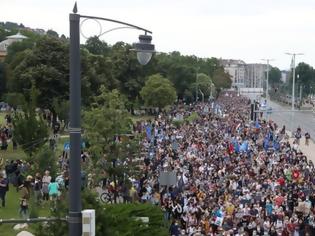 Φωτογραφία για Ουγγαρία: Ογκώδεις διαδηλώσεις υπέρ της ελευθερίας των μέσων ενημέρωσης