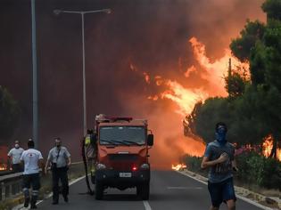 Φωτογραφία για Φωτιά στο Mάτι: Kαθηλωμένα τα ελικόπτερα γιατί ο υπεύθυνος έφυγε με... το κορίτσι