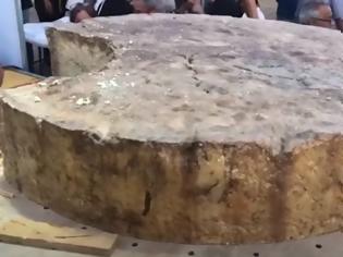 Φωτογραφία για Ρεκόρ Γκίνες για το μεγαλύτερο τυρί πεκορίνο στον κόσμο από τη Σαρδηνία