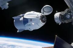 Η διαστημική κάψουλα της SpaceX επιστρέφει στη Γη