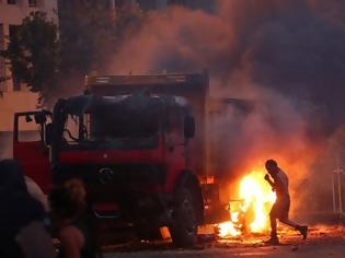 Φωτογραφία για Φλέγεται η Βηρυτός: Νεκρός ένας αστυνομικός στις συγκρούσεις με τους διαδηλωτές