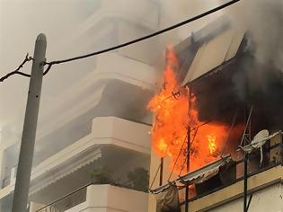 Φωτογραφία για Φωτιά με νεκρούς σε πολυκατοικία! “Πηδούσαν από τα παράθυρα…”