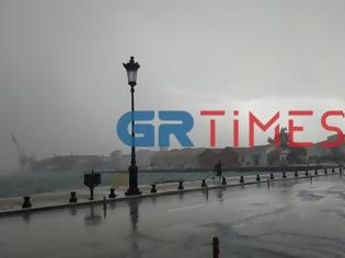 Φωτογραφία για Καιρός: Ισχυρή καταιγίδα στη Θεσσαλονίκη - Έπεσαν δέντρα