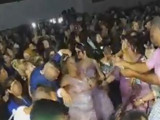 Φωτογραφία για Απίστευτες εικόνες συνωστισμού σε μουσουλμανικό γάμο στην Αλεξανδρούπολη