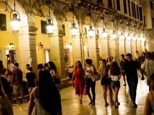 Φωτογραφία για Θετικοί επτά 19χρονοι Ιταλοί μετά από διακοπές στην Κέρκυρα