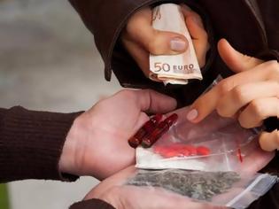 Φωτογραφία για Σαντορίνη: Νεαροί πούλησαν ναρκωτικά σε… αστυνομικό της δίωξης
