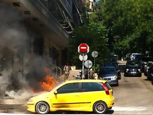 Φωτογραφία για Τυλίχθηκε στις φλόγες αυτοκίνητο στη λεωφόρο Μεσογείων