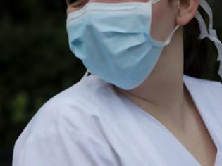 Φωτογραφία για Η μάσκα μειώνει τα επίπεδα πρόσληψης οξυγόνου; Τι ισχύει; (video)