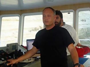 Φωτογραφία για Συγκλονίζει ο καπετάνιος του ferry που έσωσε το κοριτσάκι στο Αντίρριο: «Ήταν παγωμένη από τον φόβο»