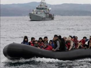 Φωτογραφία για Χάλκη...Μεγάλη επιχείρηση διάσωσης μεταναστών που επέβαιναν σε σκάφος - Έχουν περισυλλεγεί 92 σώοι