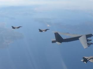Φωτογραφία για Ελληνικά F-16 συνόδευσαν αμερικανικό στρατηγικό βομβαρδιστικό