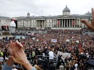 Φωτογραφία για Χαμός στο Λονδίνο σε συγκέντρωση αρνητών του κοροναϊού – Απίστευτες εικόνες
