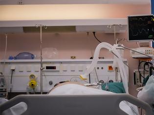 Φωτογραφία για «Έσπασε το φράγμα» των 10.000 κρουσμάτων - Σε καραντίνα γηροκομείο στο Μοσχάτο