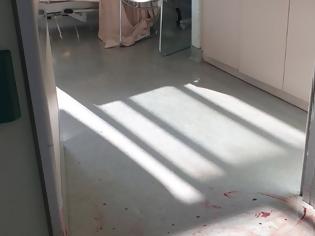 Φωτογραφία για Νοσοκομείο Αττικόν: Ασθενής μαχαίρωσε νοσηλεύτρια και αυτοκτόνησε
