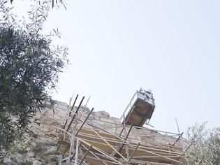 Φωτογραφία για Θύμα του κορωνοϊού έπεσε και ο νέος ανελκυστήρας της Ακρόπολης
