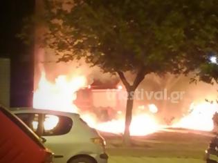 Φωτογραφία για Θεσσαλονίκη: Έβαλαν φωτιά σε επαγγελματικό όχημα