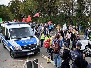 Φωτογραφία για Γερμανία: Yποχρεωτική χρήση μάσκας και στις διαδηλώσεις