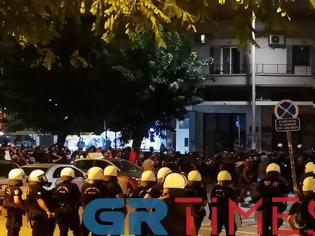 Φωτογραφία για Θεσσαλονίκη: Μολότοφ και δακρυγόνα σε πορεία αντιεξουσιαστών (βίντεο)