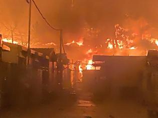 Φωτογραφία για Πύρινη κόλαση στη Λέσβο: Στις φλόγες το ΚΥΤ της Μόριας - Στο δρόμο 12.000 μετανάστες