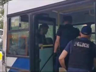 Φωτογραφία για Απίστευτη δήλωση σε λεωφορείο: «Δεν πιστεύω στον κορωνοϊό, με προσβάλλει η χρήση μάσκας» - Βίντεο
