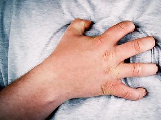 Φωτογραφία για Προειδοποιητικά συμπτώματα για καρδιακή ανακοπή. Πόνο στο στήθος, δύσπνοια, ζάλη μπορεί να είναι από καρδιά