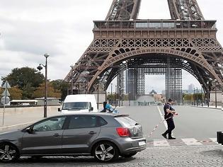 Φωτογραφία για Τρομοκρατική επίθεση στο Παρίσι: Αποκεφάλισε εκπαιδευτικό φωνάζοντας Αλλάχου Ακμπάρ