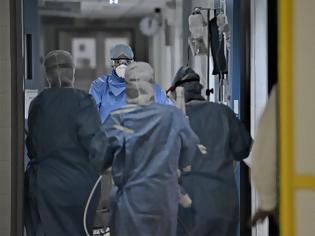 Φωτογραφία για Κορωνοϊός: Ρεκόρ νοσηλευόμενων στο ΕΣΥ και στις ΜΕΘ - Η πανδημία δοκιμάζει το σύστημα υγείας