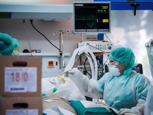 Φωτογραφία για Η επέλαση του ιού πιέζει τα νοσοκομεία - Αγγίζουν τους 1.000 οι νοσηλευόμενοι, 119 οι διασωληνωμένοι