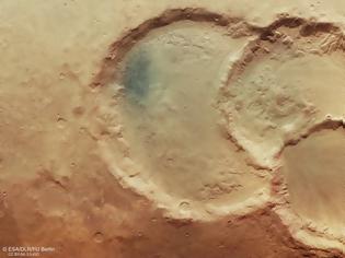 Φωτογραφία για Άρης: Βρέθηκε σπάνιος τριπλός κρατήρας - Δείτε φωτογραφία