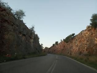 Φωτογραφία για ΝΩΝΤΑΣ ΝΙΚΑΚΗΣ: Πτώσεις βράχων και κατολισθήσεις, να γίνει παρέμβαση στο επικίνδυνο βραχώδη σημείο εξόδου στην ανηφόρα προς Λευκάδα.