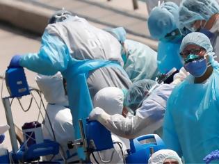 Φωτογραφία για ΗΠΑ: «Ακόμα και στις τελευταίες τους στιγμές, ασθενείς παραμένουν αρνητές του ιού» λέει νοσηλεύτρια