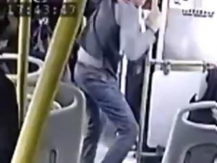 Φωτογραφία για Σκότωσε συνεπιβάτη του στο λεωφορείο επειδή του... ζήτησε να φορέσει μάσκα