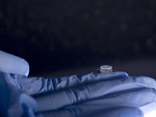 Φωτογραφία για Κορωνοϊός: Δημιουργήθηκε νέα μικροσυσκευή, μεγέθους νυχιού, για μοριακά τεστ