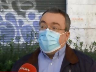 Φωτογραφία για Συγκλονίζει η μαρτυρία γιατρού από το Νοσοκομείο της Νίκαιας που νόσησε. «Κοιτούσα τον εαυτό μου και δεν με αναγνώριζα» (video)