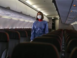 Φωτογραφία για Απίστευτο. Οι Κινέζες αεροσυνοδοί θα φορούν πάνες για να προστατευτούν από τον κοροναϊό