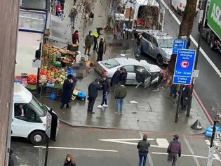 Φωτογραφία για Αυτοκίνητο έπεσε σε πεζούς στο Λονδίνο -