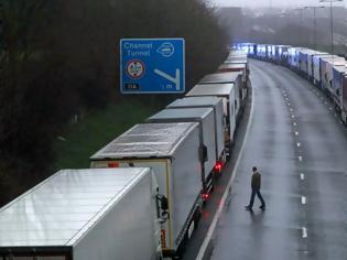 Φωτογραφία για Βρετανία: Από την Τετάρτη το πρωί τα φορτηγά θα μπορούν να ταξιδεύουν στη Γαλλία
