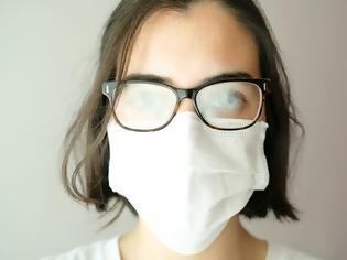 Φωτογραφία για Το κόλπο γιατρού για να μην θολώνουν τα γυαλιά από την μάσκα