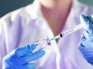 Φωτογραφία για Τα εμβολιασμένα άτομα μπορεί να μολύνουν άλλους με κοροναϊό