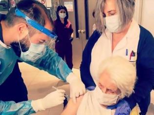 Φωτογραφία για Εμβολιάστηκε 98χρονη επιζήσασα του Αουσβιτς στη Θεσσαλονίκη
